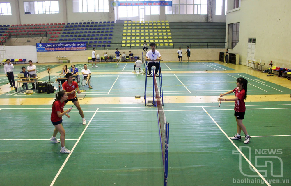 74 vận động viên tham gia Giải Cầu lông sinh viên Đại học Thái Nguyên