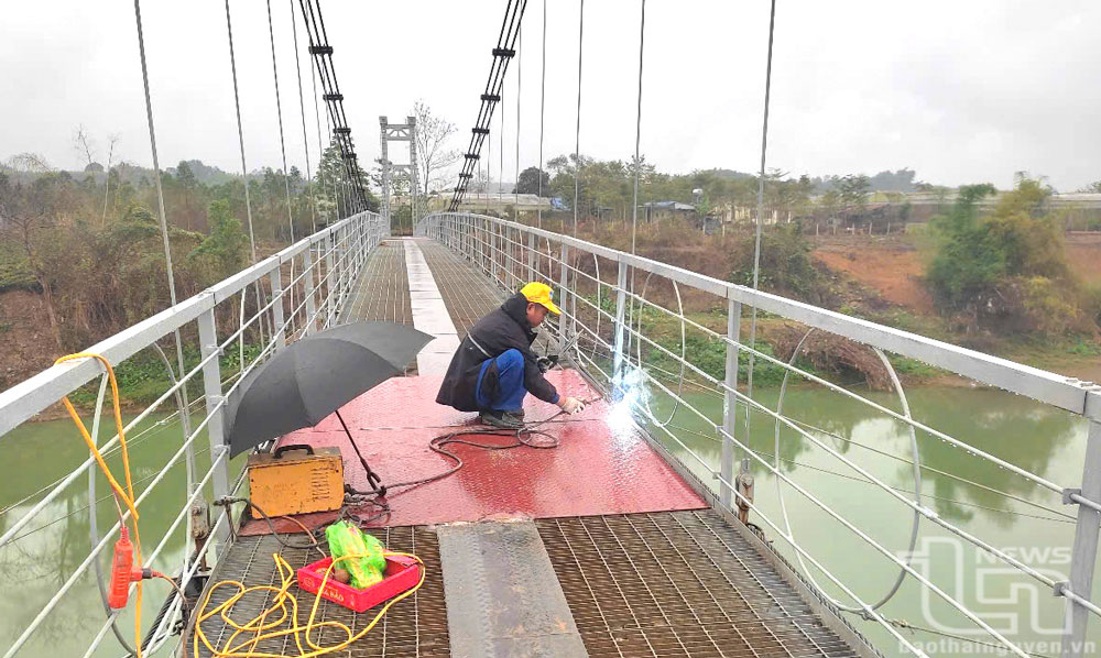 Từ nguồn vốn ngân sách, huyện Đồng Hỷ đã đầu tư 500 triệu đồng để sửa chữa cầu treo Thác Nhật, xã Minh Lập.