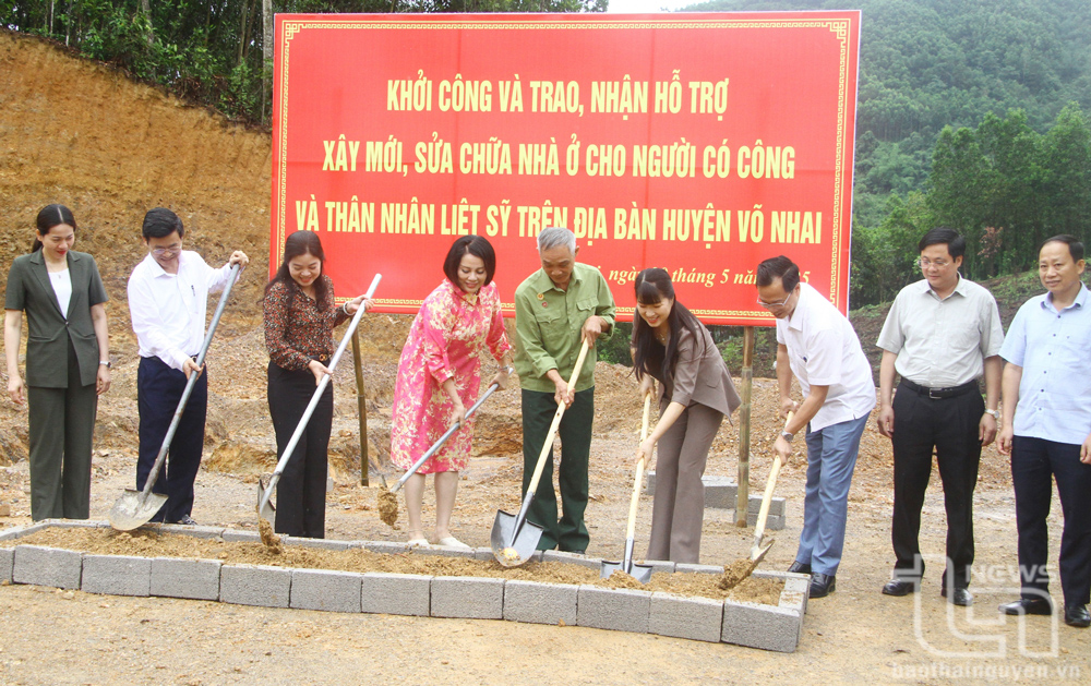 Võ Nhai: Khởi công và trao hỗ trợ xây dựng nhà ở cho người có công, thân nhân liệt sĩ