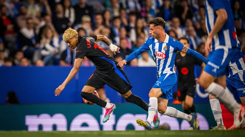 Barcelona vô địch sớm La Liga sau chiến thắng trước Espanyol