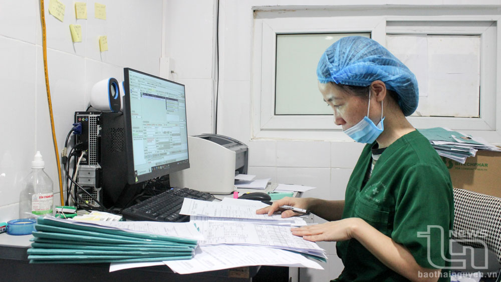 Khi chính thức triển khai hồ sơ bệnh án điện tử, các y bác sĩ nói chung sẽ không còn phải nhập nhiều loại giấy tờ để quản lý bệnh nhân như hiện nay.