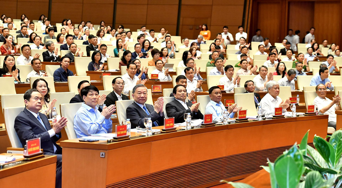 Các đồng chí lãnh đạo Đảng, Nhà nước và đại biểu dự Hội nghị. Ảnh: nhandan.vn