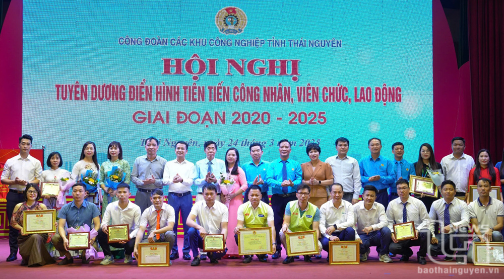 Những cá nhân, tập thể có sáng kiến, cải tiến kỹ thuật được biểu dương tại Hội nghị tuyên dương điển hình tiên tiến trong công nhân, viên chức, lao động giai đoạn 2020-2025, do Công đoàn Các khu công nghiệp Thái Nguyên tổ chức.