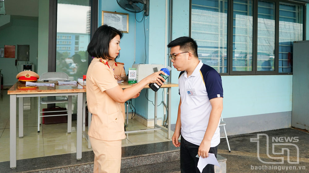 100% thí sinh được kiểm tra nồng độ cồn trước phần thi chạy xe trong sa hình và lái xe trên đường.