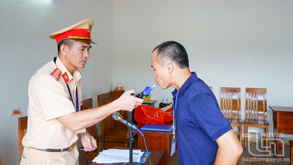 100% thí sinh được kiểm tra nồng độ cồn trước phần thi chạy xe trong sa hình và lái xe trên đường.
