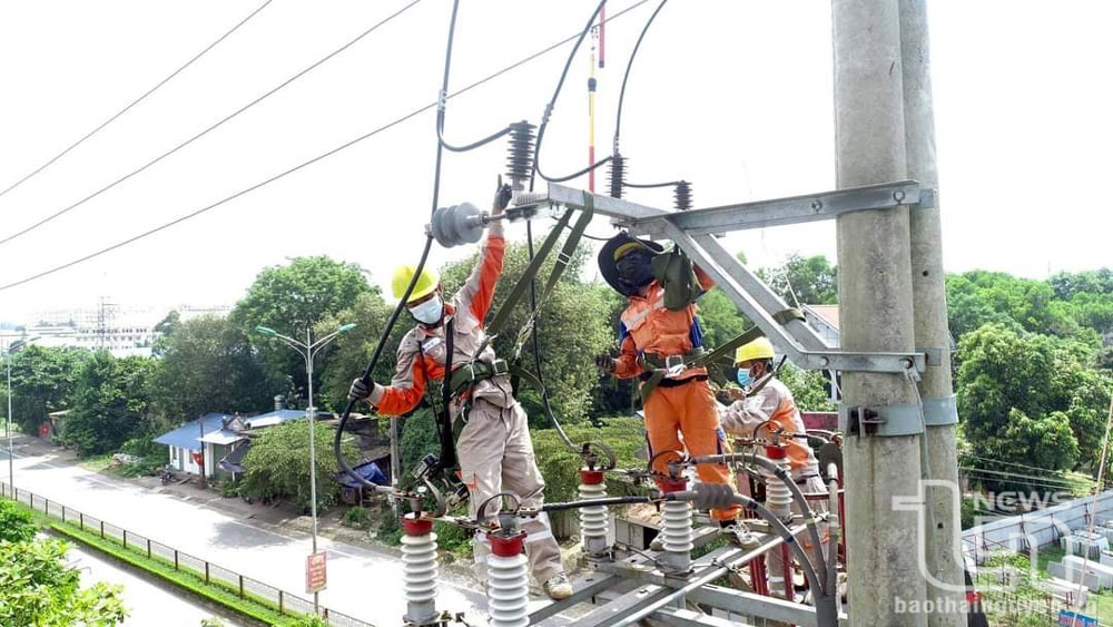 Nỗ lực “giữ” dòng điện thông suốt mùa nắng nóng