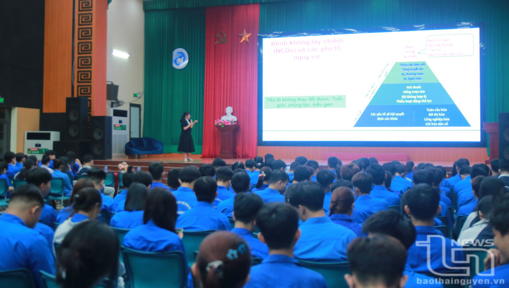 Truyền thông cho sinh viên về tác hại của thuốc lá