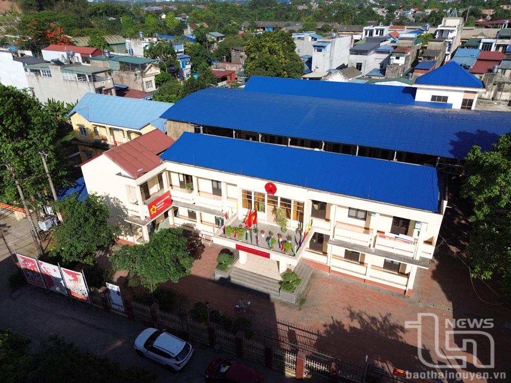 Phường Quan Triều được thành lập trên cơ sở nhập 4 phường, xã: Tân Long, Sơn Cẩm, Quan Triều, Quang Vinh; có diện tích 24,72km2, quy mô dân số 41.272 người; trung tâm hành chính đặt tại phường Tân Long hiện nay.