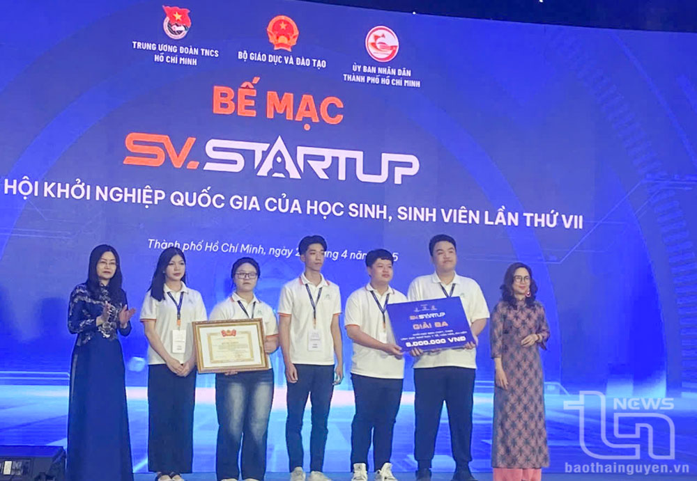 Nhóm học sinh Trường THPT Lương Ngọc Quyến vinh dự đoạt giải Ba tại vòng chung kết Cuộc thi “Học sinh, sinh viên với ý tưởng khởi nghiệp” toàn quốc năm 2025.