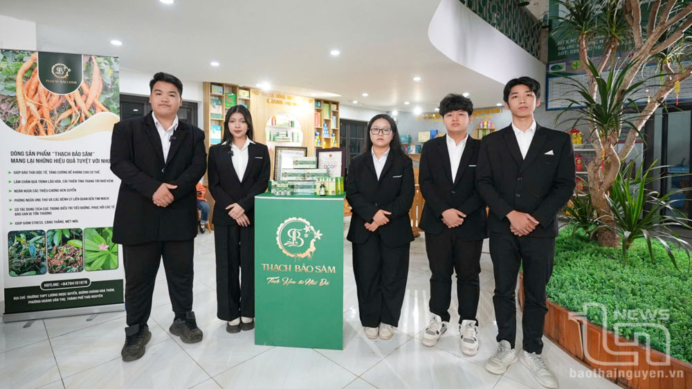 Gian trưng bày sản phẩm của nhóm học sinh Trường THPT Lương Ngọc Quyến tại vòng chung kết Cuộc thi “Học sinh, sinh viên với ý tưởng khởi nghiệp” toàn quốc năm 2025 được Bộ Giáo dục và Đào tạo tổ chức tại TP. Hồ Chí Minh.