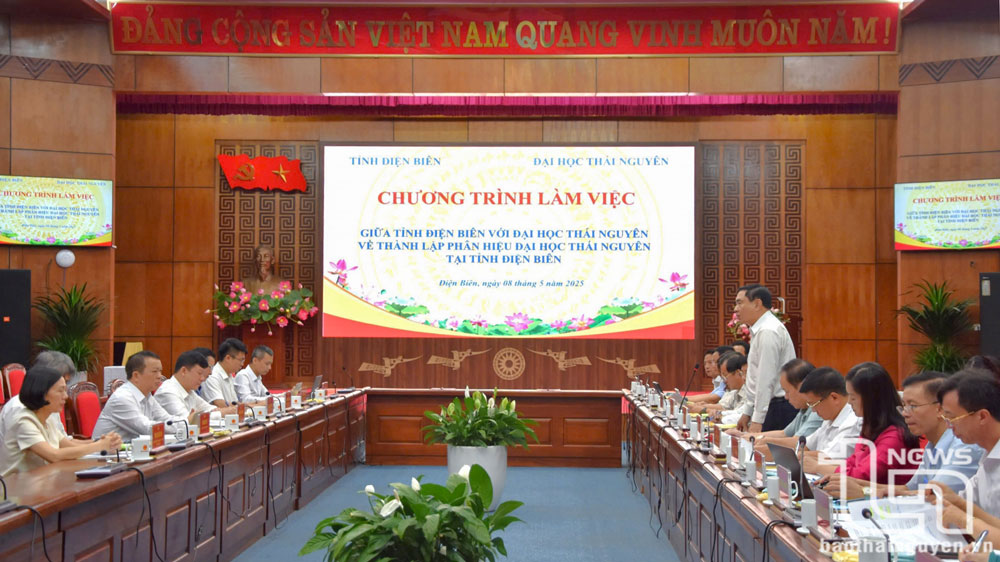 Các đại biểu dự buổi làm việc, bàn thảo về việc thành lập Phân hiệu Đại học Thái Nguyên tại tỉnh Điện Biên.