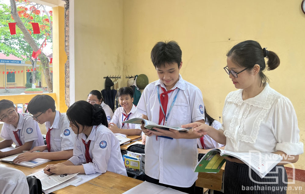 Tiết học của cô và trò Trường THCS Chùa Hang 2 (TP. Thái Nguyên).
