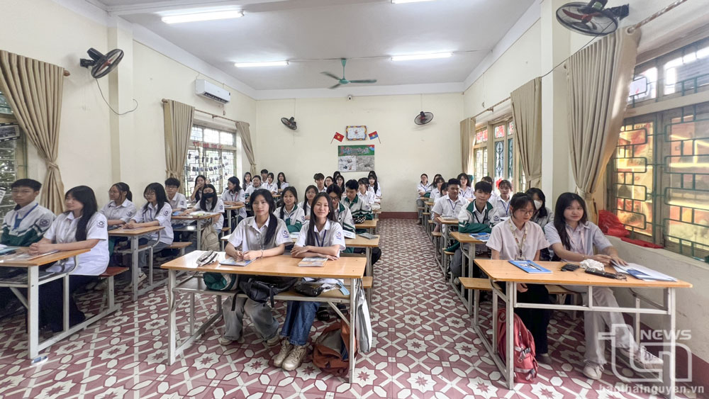 Giờ ôn tập của các em học sinh lớp 12 Trường THPT Chu Văn An, chuẩn bị cho Kỳ thi tốt nghiệp THPT 2025.