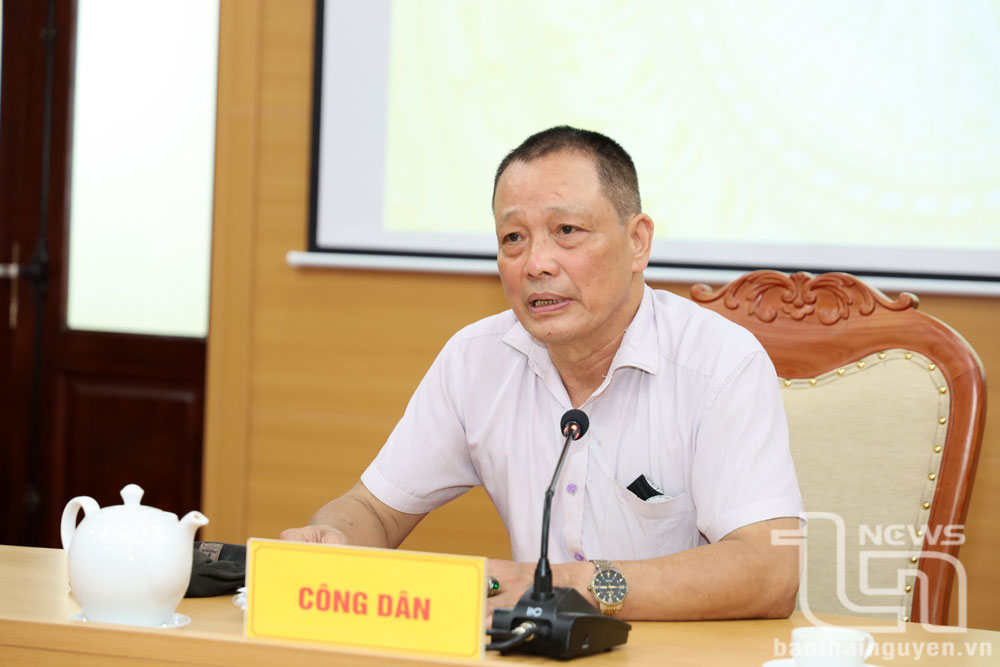 Công dân phát biểu ý kiến tại buổi tiếp.