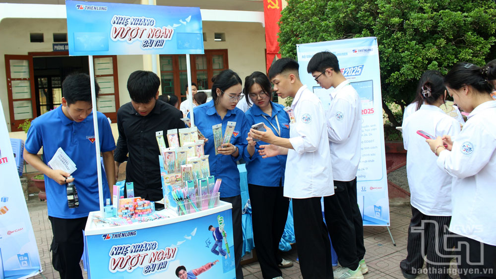 Khởi động chương trình 'Tiếp sức mùa thi 2025'