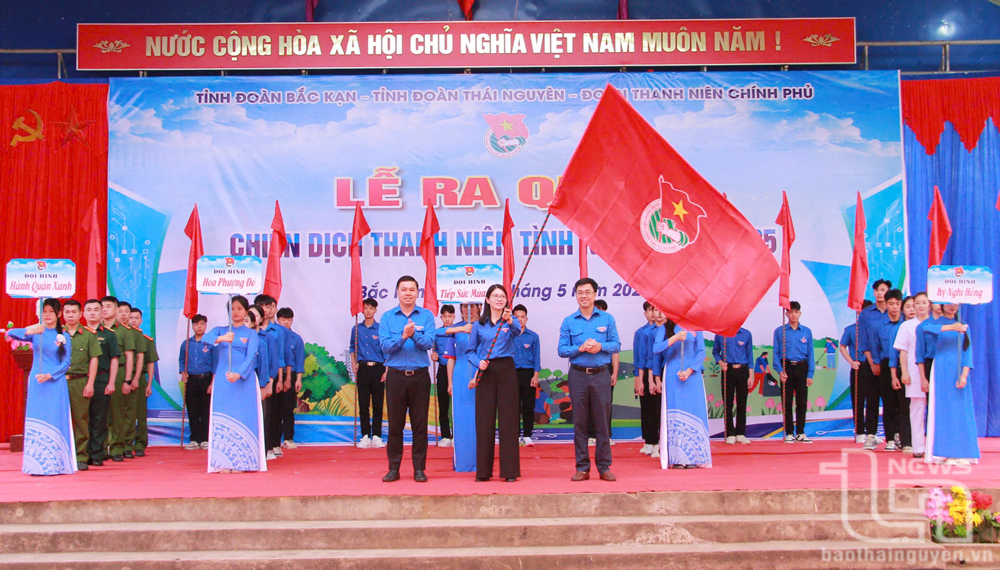 Tỉnh đoàn Thái Nguyên phối hợp tổ chức ra quân Chiến dịch thanh niên tình nguyện hè tại Bắc Kạn