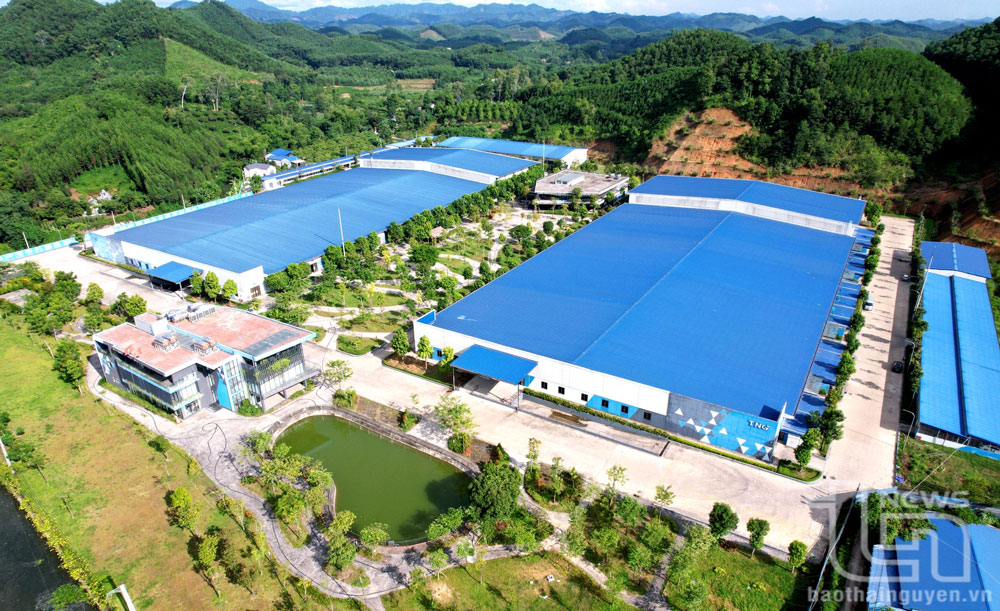 Nhà máy may TNG Võ Nhai được đầu tư xây dựng tại Cụm công nghiệp Cây Bòng, xã La Hiên, hiện đang tạo việc làm ổn định cho trên 1.500 lao động địa phương. Ảnh: L.K