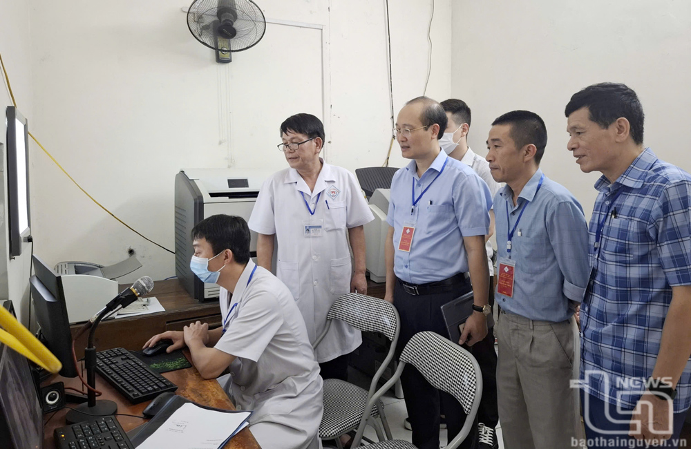 Thẩm định hồ sơ bệnh án điện tử tại Trung tâm Y tế huyện Phú Lương