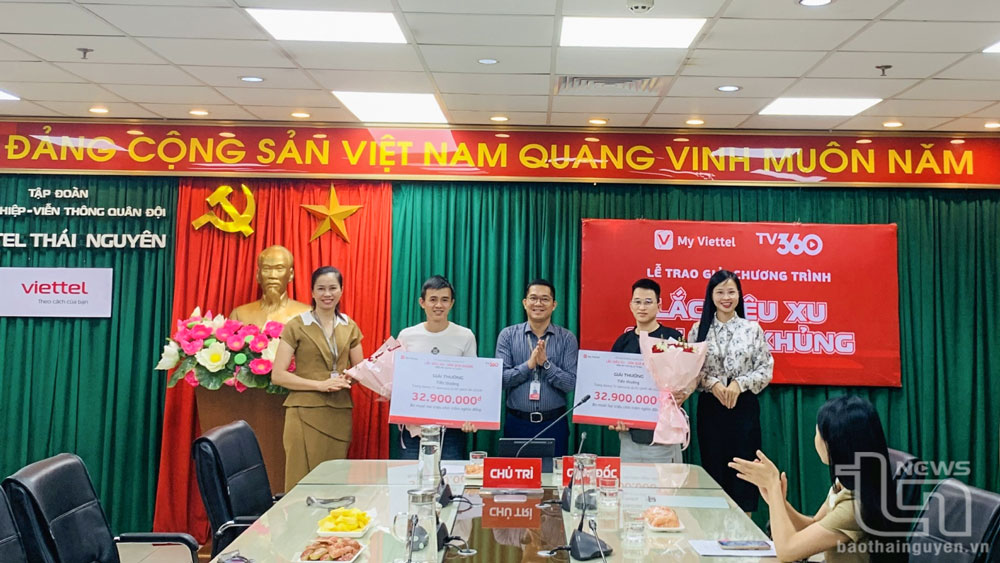 2 khách hàng tại Thái Nguyên trúng thưởng Chương trình 'Lắc Siêu Xu, Săn Quà Khủng'