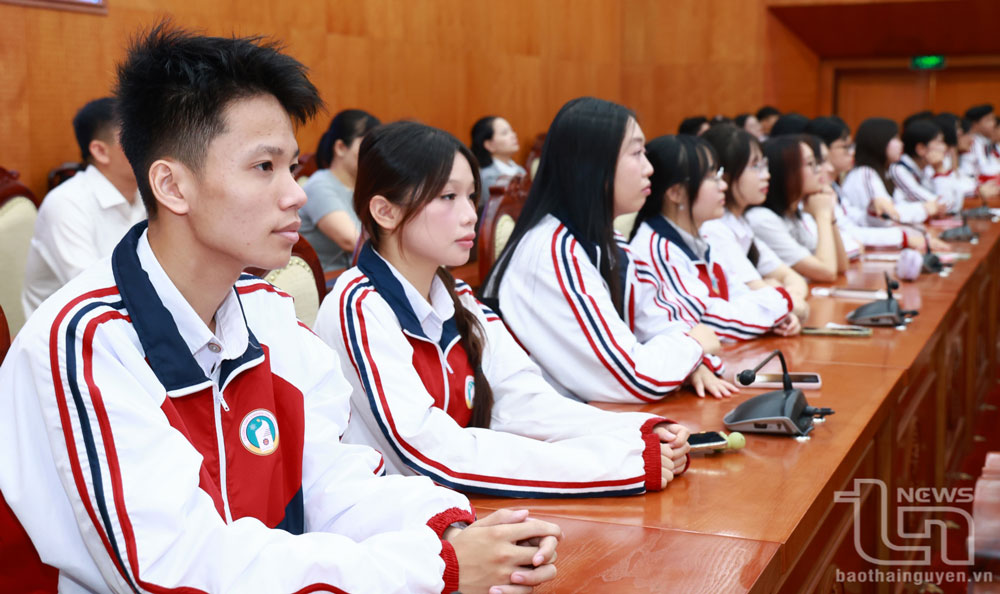 học sinh dự Lễ tuyên dương, khen thưởng