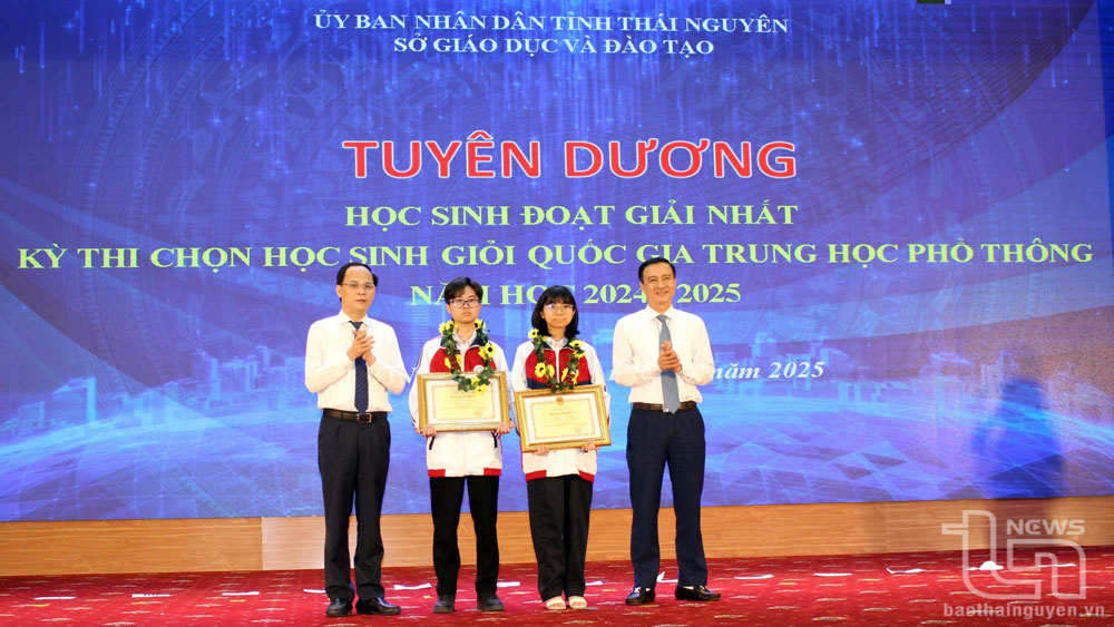 Vinh danh học sinh và giáo viên có học sinh đạt giải quốc gia