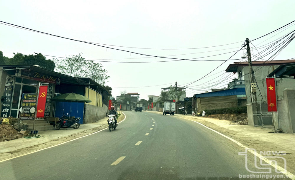 Đường giao thông qua xã Đức Lương được đầu tư mở rộng, tạo điều kiện thuận lợi cho nhân dân phát triển kinh tế.
