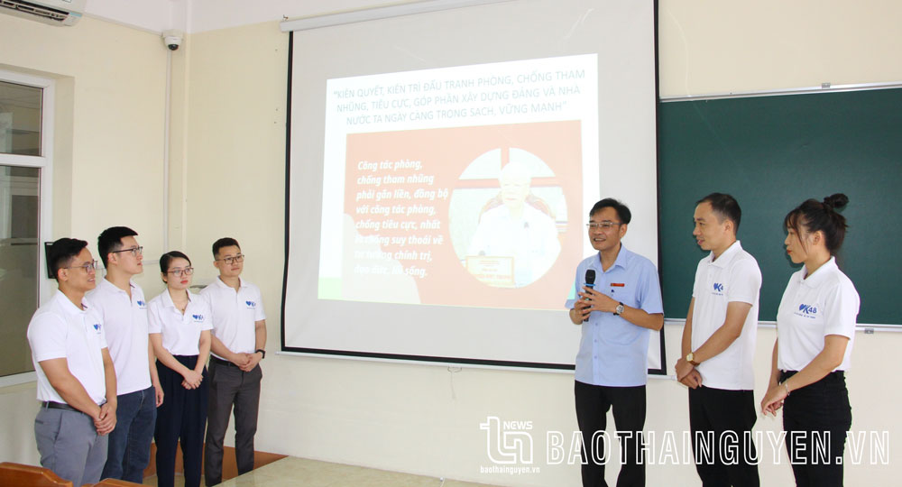 Đưa nội dung cuốn sách của Tổng Bí thư vào giảng dạy lý luận chính trị