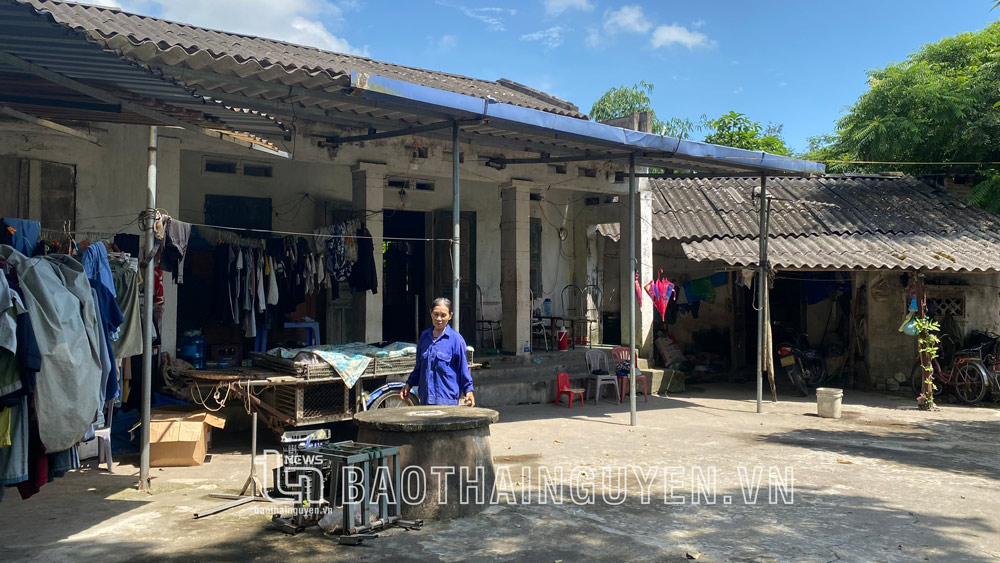 Vì nằm trong vùng quy hoạch Dự án KĐT số 1 phường Cải Đan nên gia đình bà Lưu Thị Dỹ, ở tổ dân phố Xuân Gáo không thể sửa chữa, nâng cấp dù nhà ở đã xuống cấp.