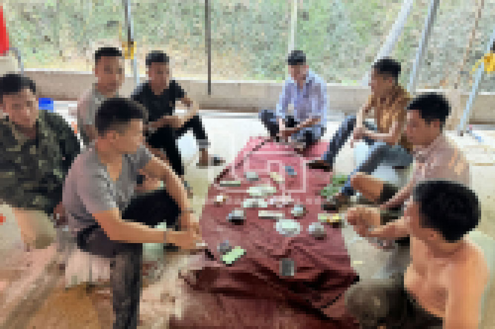 ​Công an Đồng Hỷ: Bắt quả tang 10 đối tượng đánh bạc tại xã Văn Hán