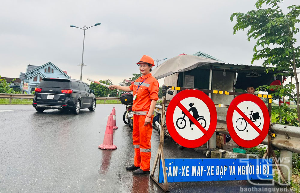 Nỗi niềm của những người gác cao tốc
