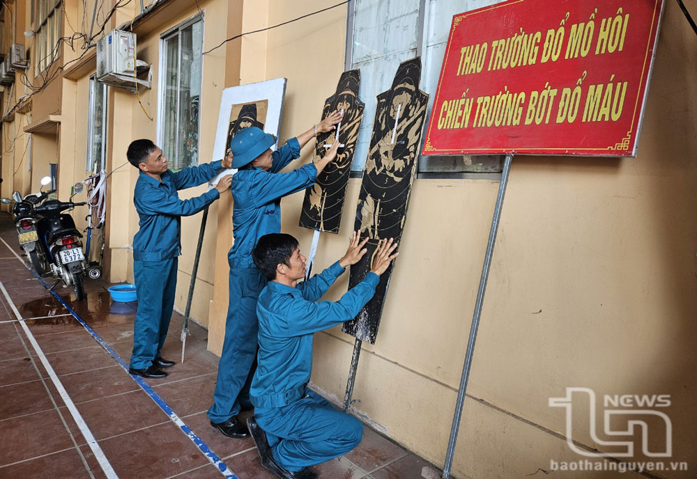 Ban CHQS xã Tân Cương chuẩn bị tốt giáo án, mô hình học cụ trước khi vào huấn luyện lực lượng Dân quân.