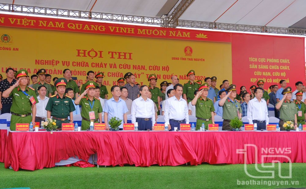 Các đại biểu dự khai mạc Hội thi.