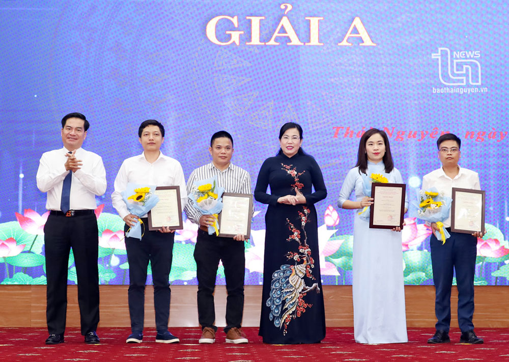 37 tác phẩm được trao Giải thưởng Báo chí Huỳnh Thúc Kháng