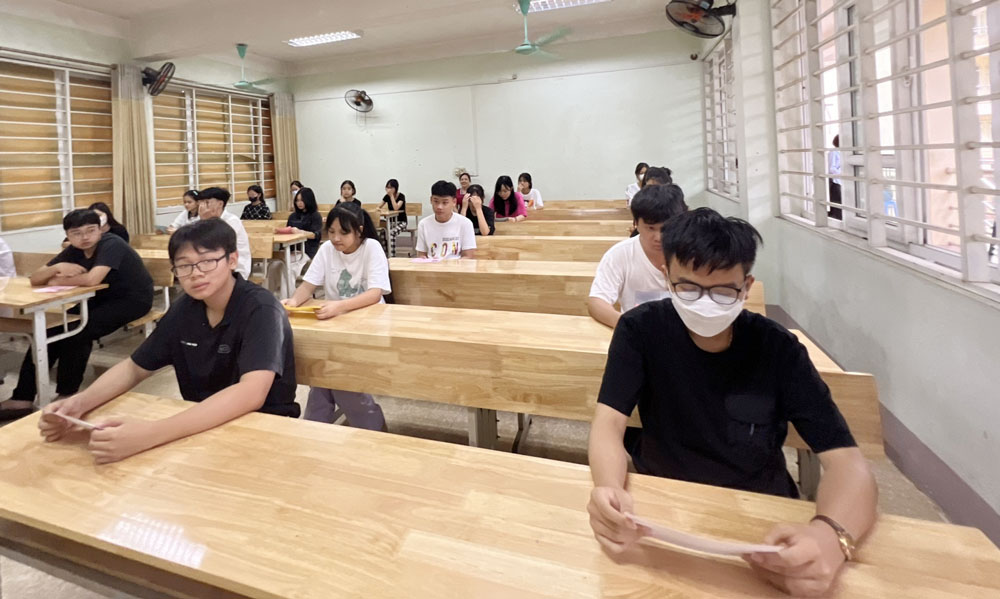 Các trường công bố điểm chuẩn vào lớp 10