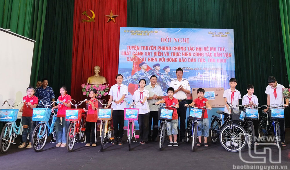 Cảnh sát biển tuyên truyền pháp luật tại TP. Thái Nguyên