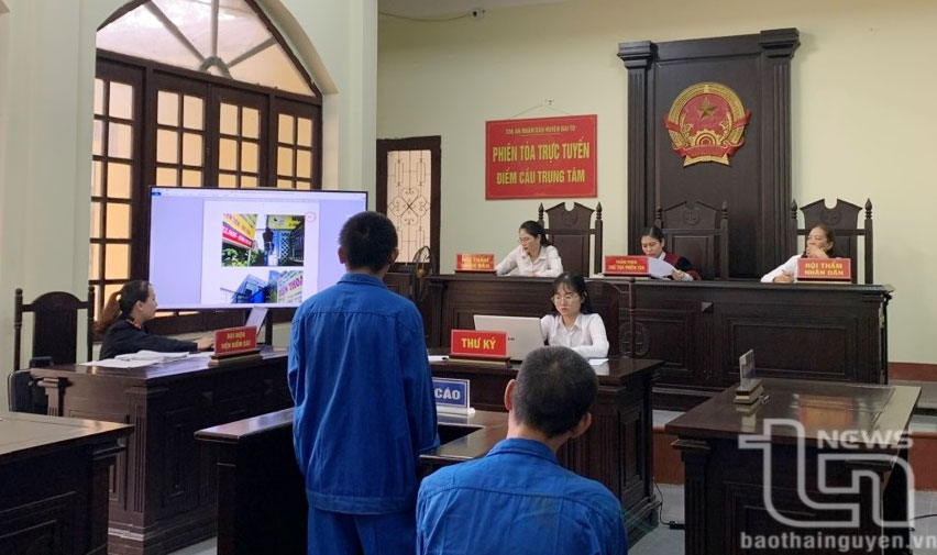 Viện KSND huyện Đại Từ phối hợp với Tòa án nhân dân huyện tổ chức phiên tòa số hóa.