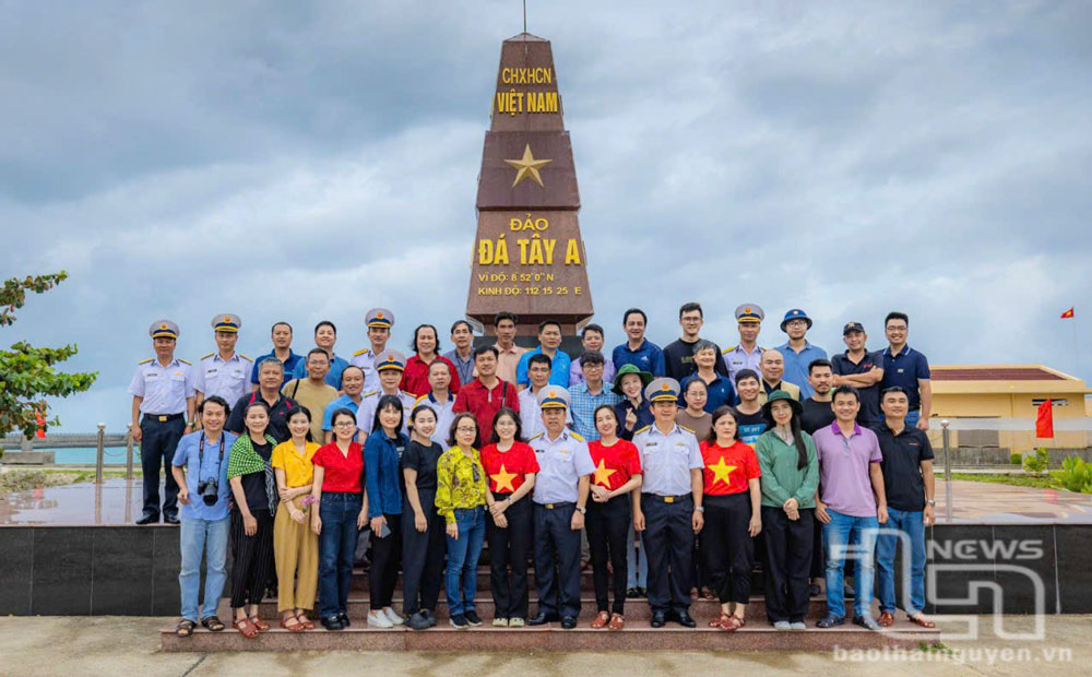 Đến Trường Sa để thêm yêu Tổ quốc