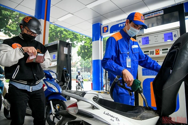 Ngày 13/6: Giá xăng tăng trở lại, xăng E5 RON 92 tăng 169 đồng/lít