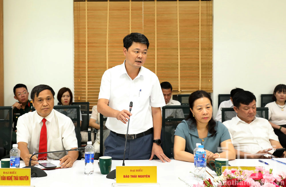 Đồng chí Tổng Biên tập Báo Thái Nguyên Nguyễn Ngọc Sơn phát biểu tại Hội nghị.