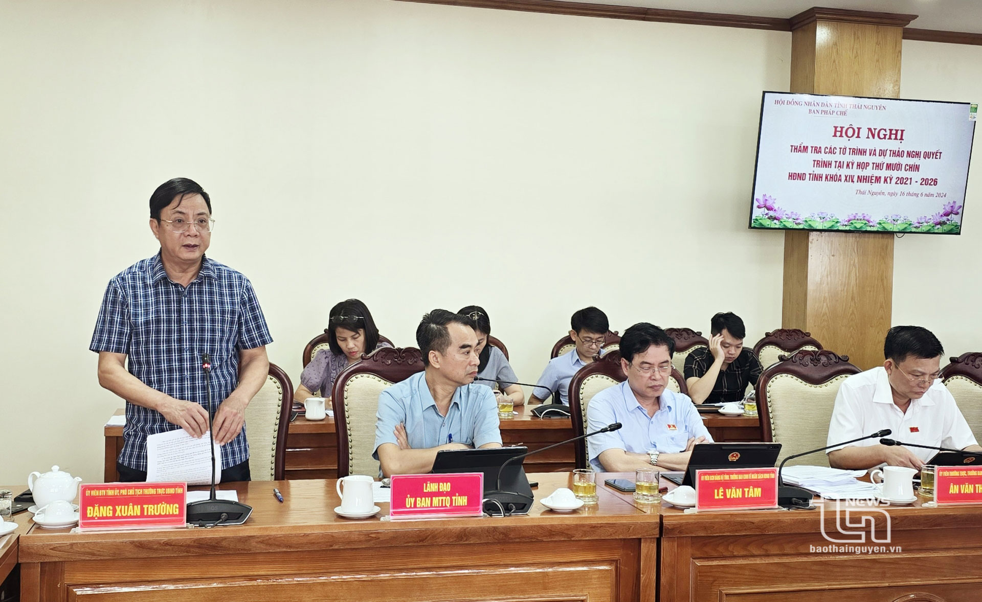 Đồng chí Đặng Xuân Trường, Ủy viên Ban Thường vụ Tỉnh ủy, Phó Chủ tịch Thường trực UBND tỉnh, phát biểu tại Hội nghị.