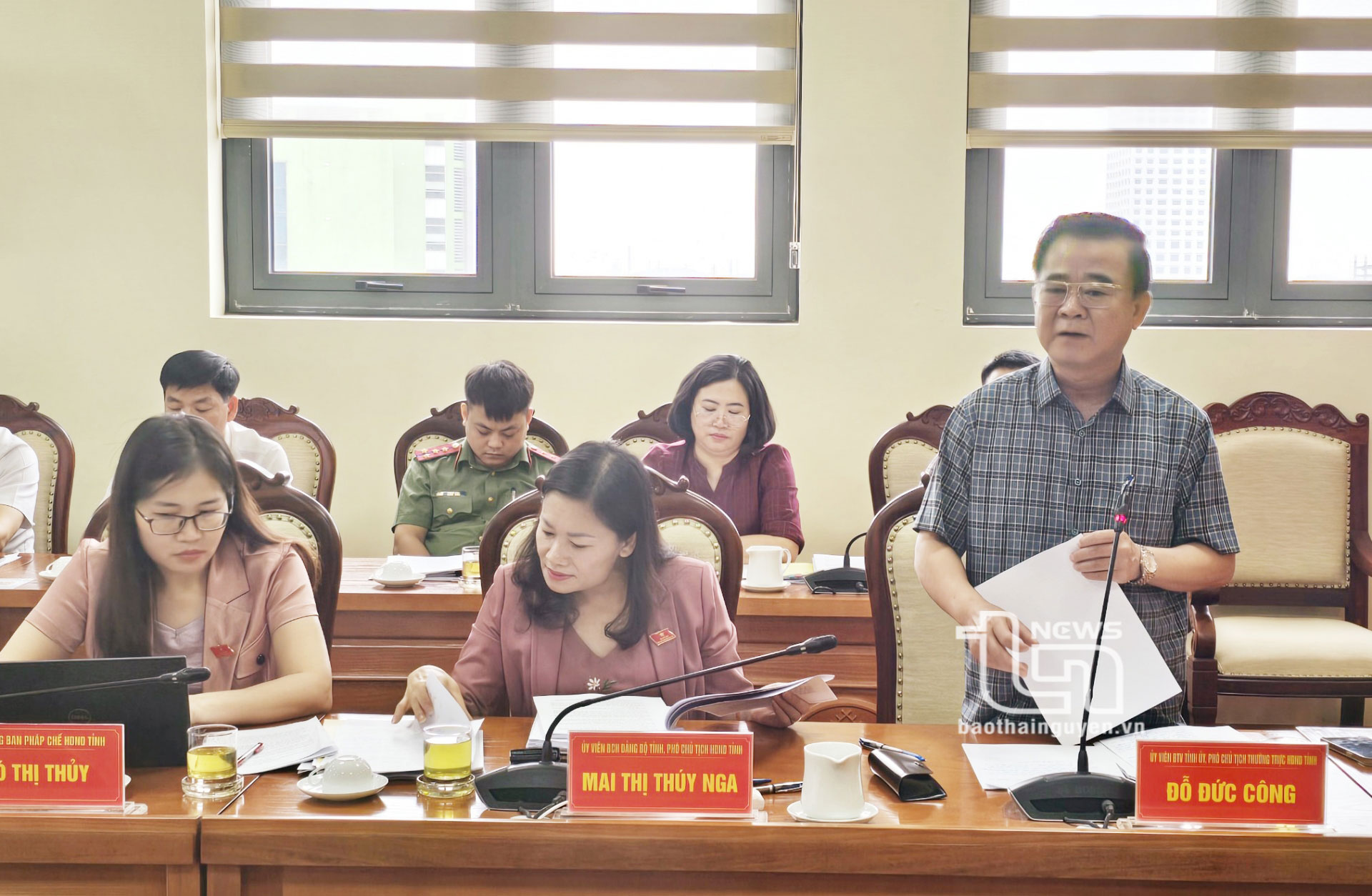 Đồng chí Phó Chủ tịch Thường trực HĐND tỉnh Đỗ Đức Công phát biểu tại Hội nghị.