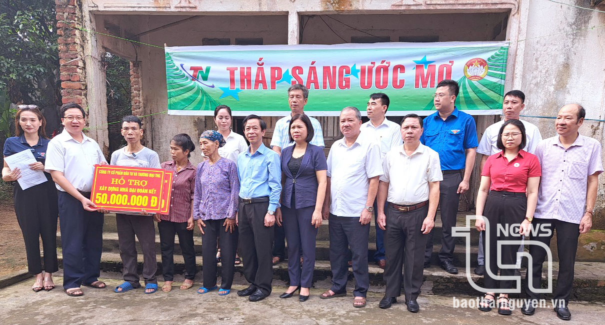 "Thắp sáng ước mơ” cho hộ nghèo tại 2 xã Nhã Lộng và Điềm Thuỵ