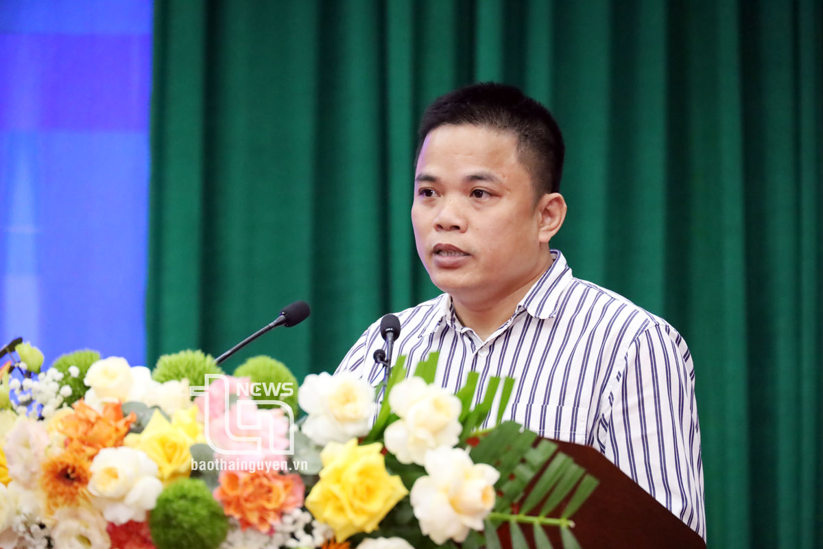 Đại diện các tác giả chia sẻ kinh nghiệm nghiệm trong thực hiện tác phẩm và kiến nghị, đề xuất các nội dung liên quan