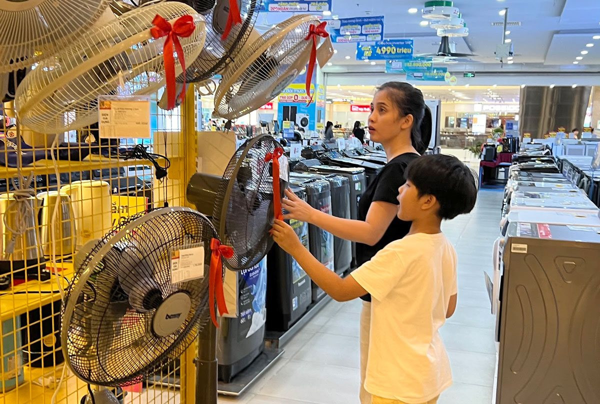 Người tiêu dùng điều chỉnh thói quen mua sắm:: Thách thức cho doanh nghiệp