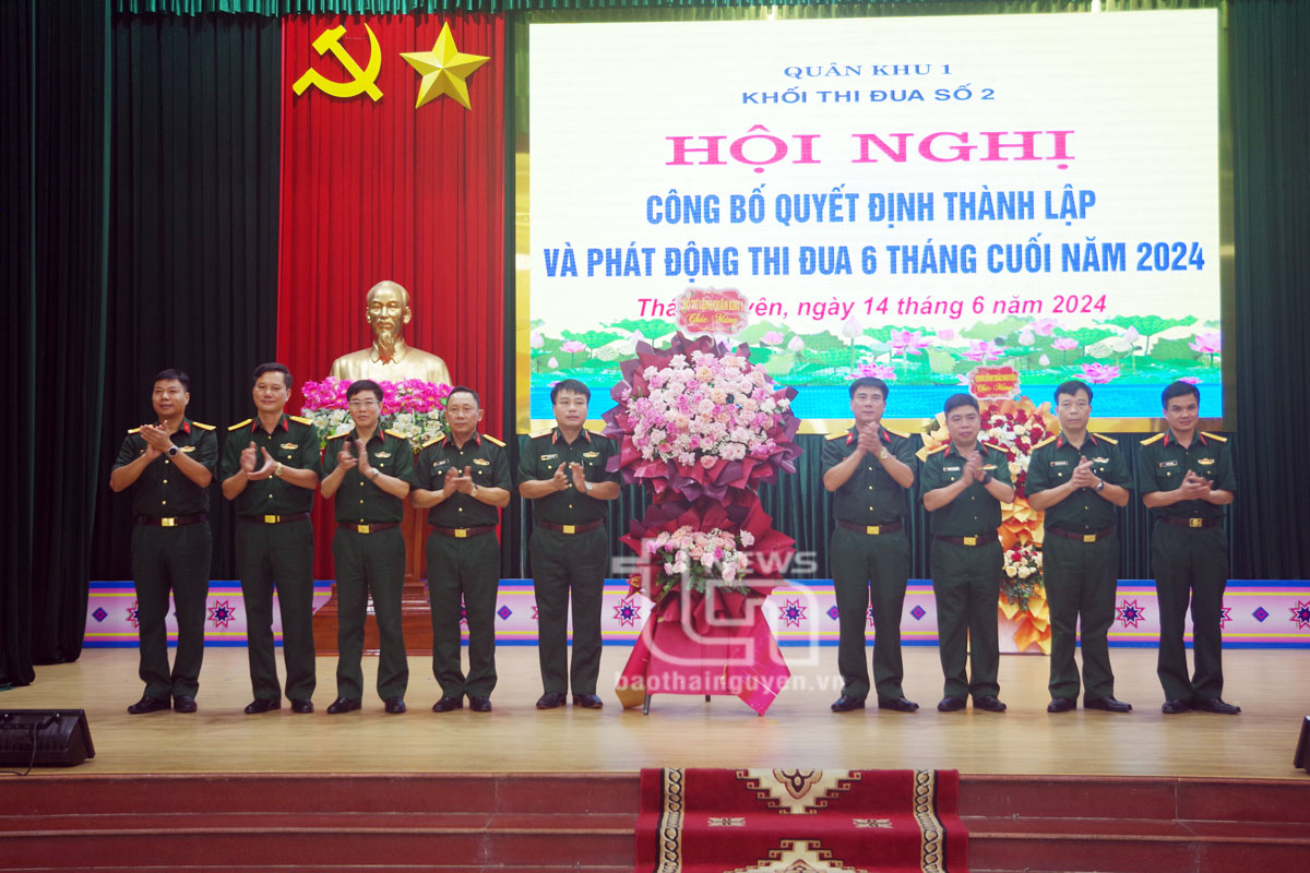 Ra mắt thành viên khối thi đua số 2.