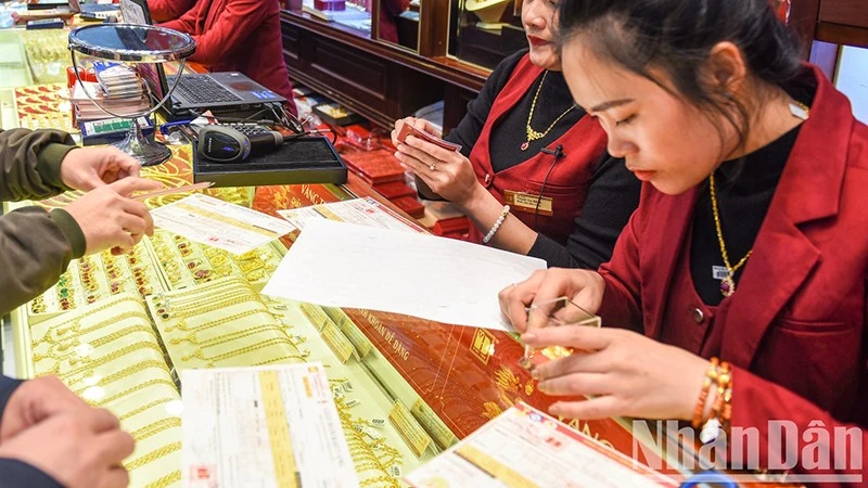Giá vàng ngày 3/6: Vàng miếng SJC tiếp tục giảm thêm 2 triệu đồng/lượng 