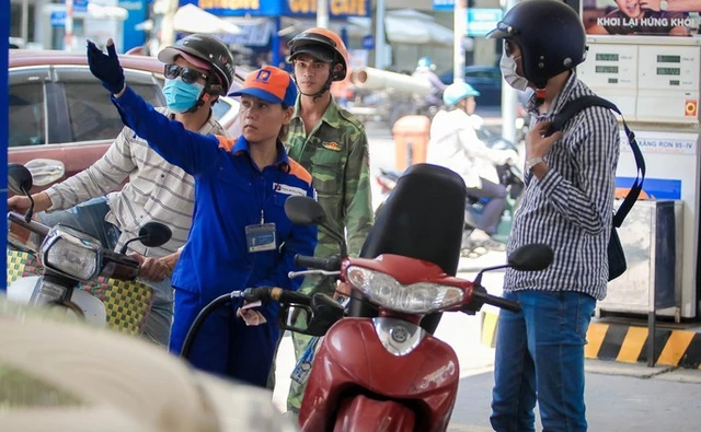 Giá xăng dầu lại đồng loạt tăng