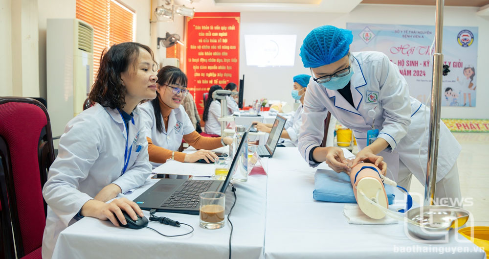 Các y, bác sĩ Bệnh viện A Thái Nguyên luôn quan tâm tới việc bảo mật thông tin người bệnh trong quá trình chuyển đổi số.