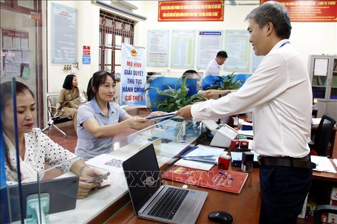 Chính phủ ban hành các nghị định quy định về phân quyền, phân cấp; phân định thẩm quyền của chính quyền địa phương 2 cấp
