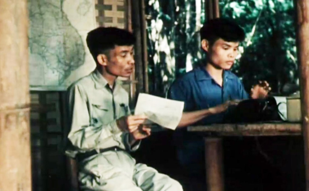 Xuất bản và phát hành báo ngay tại mặt trận Điện Biên Phủ
